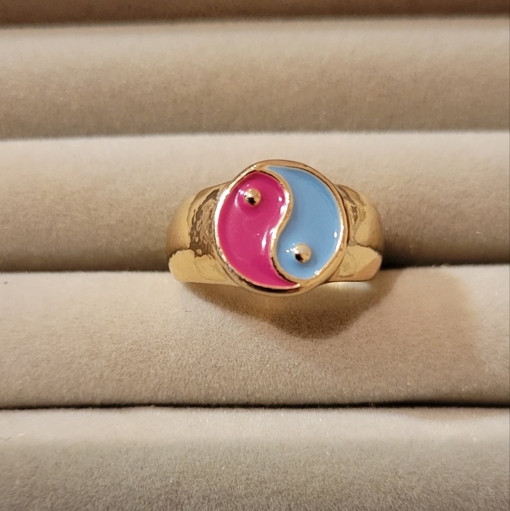Yin yang enamel ring